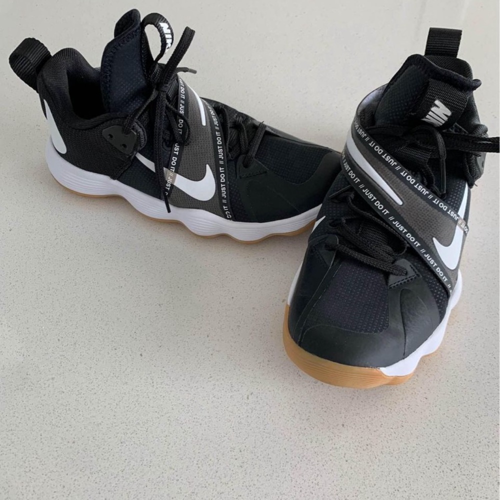Nike Women's React Hyperset Volleyball Shoes 8.5